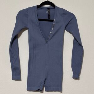 UO Out From Under Ribbed Henley Short Romper Blue Long Sleeve Snap Button XS/S‎